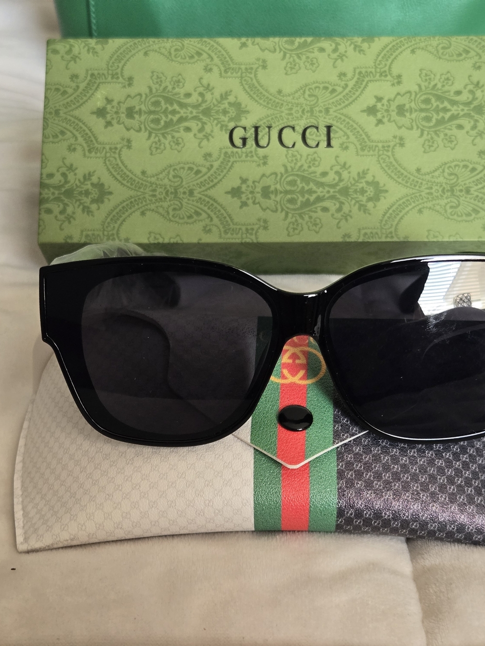 Gucci Black Oversized Square Sunglasses with Green-Red Stripe Case